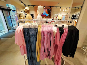 Photo n°35 de Pimkie - Brive La Gaillarde Centre Ville à Brive-la-Gaillarde (Magasin de vêtements pour jeunes)