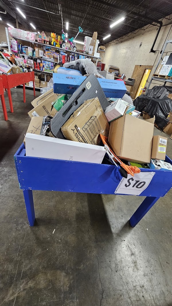 Lucas Liquidation photo 3