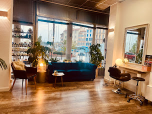 Photo n°2 de En Aparté coiffeur coloriste végétal à La Seyne-sur-Mer (Salon de coiffure)