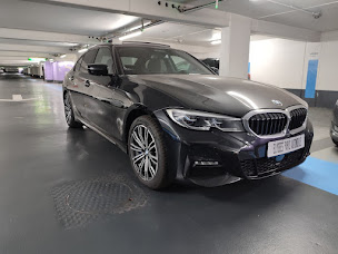 Photo n°4 de Élysées Paris Automobile à Neuilly-sur-Seine (Concessionnaire automobile)