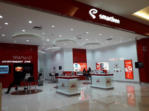 Gallery Smartfren Mall Kota Kasablanka, Author: sasha young