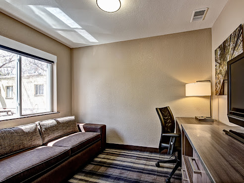 Boulder University Inn by null