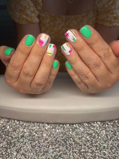 Stranger nails - Visual