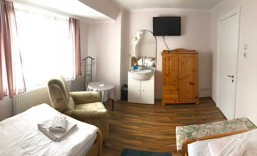 Garis Pension - Thumbnail