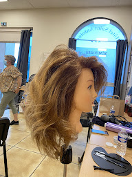 Photo n°12 de Sarl Bezelga à Charroux (Salon de coiffure)