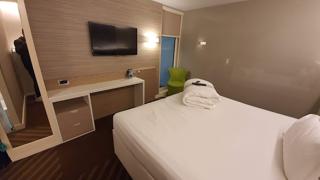 hub by Premier Inn London Westminster Abbey hotel Phone number