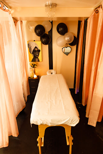 Roseay's Boutique & Beauty Bar Gallery - United States