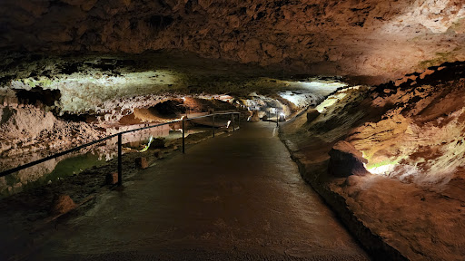 Meramec Caverns - Visual