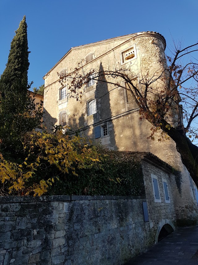 La Vie est Belle rue de la Fontaine