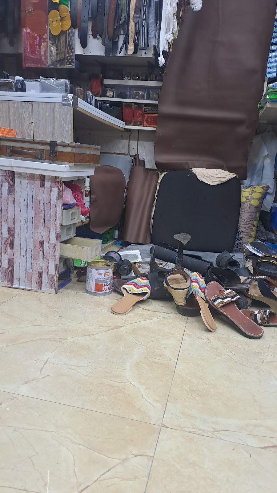 Crown shoes trading - صورة 3