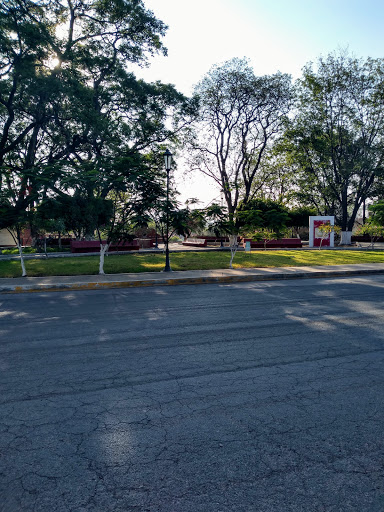 Plaza Glorieta de Los Gallitos - Thumbnail
