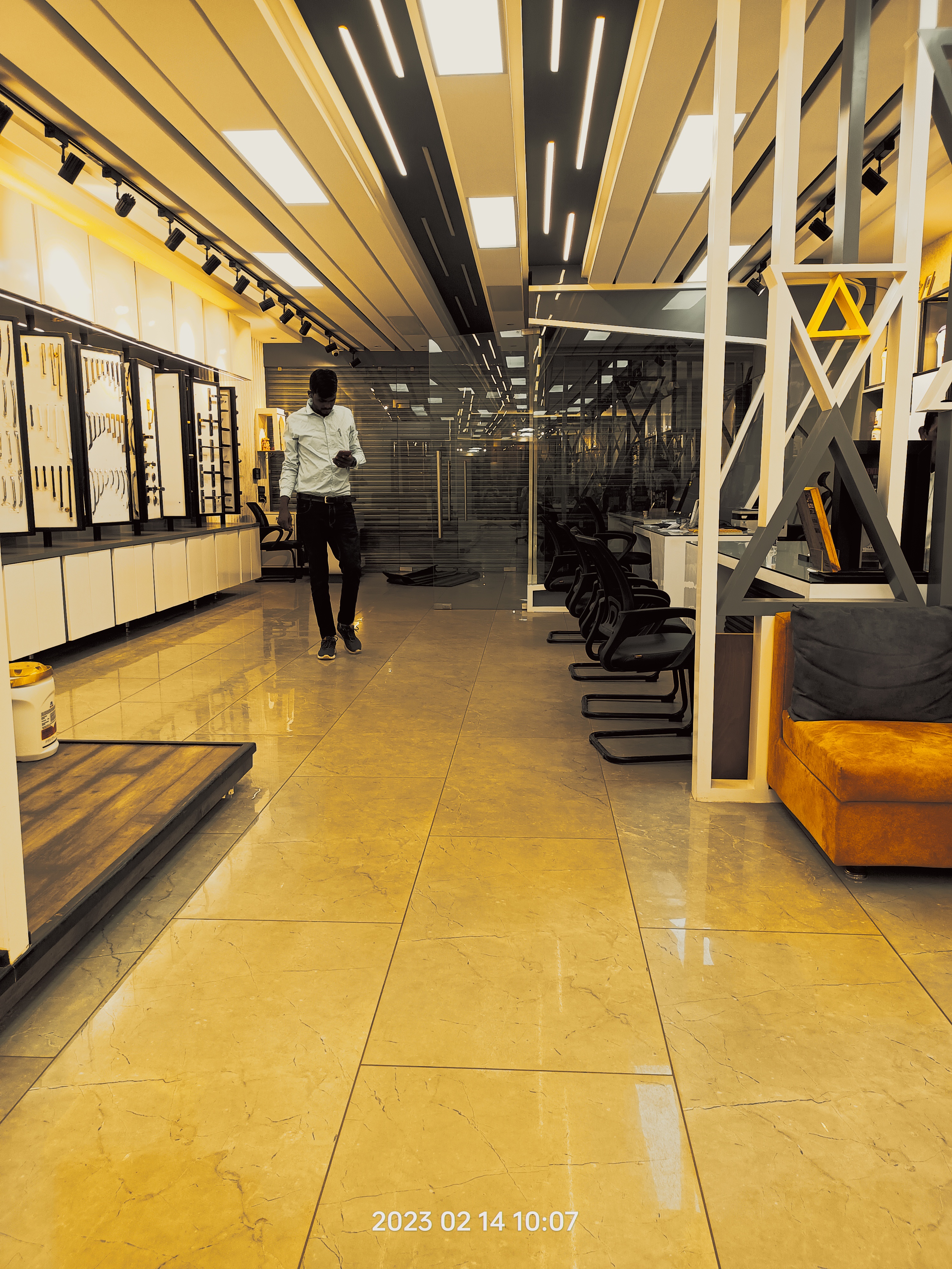 Store image