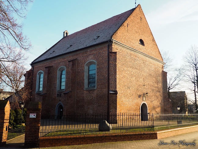 Kościół Rzymskokatolicki pw. św. Apostołów Piotra i Pawła Fara