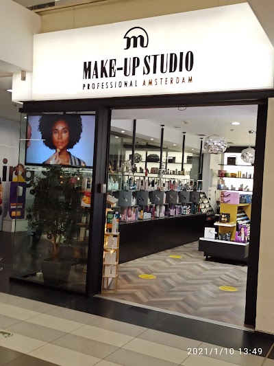 MAKE-UP STUDIO