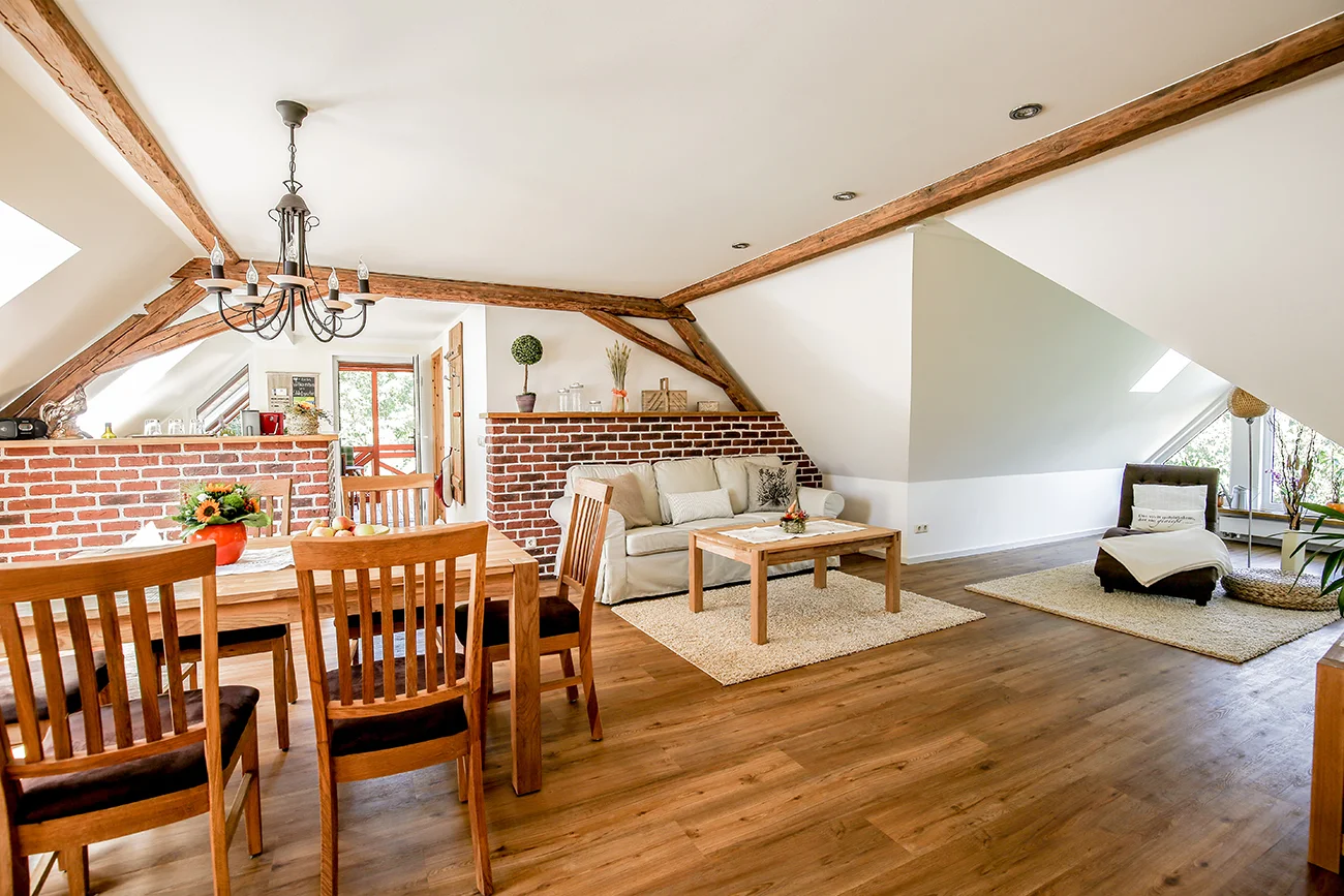 Ferienwohnung und Moderne Jurte "Im Schlossgarten"