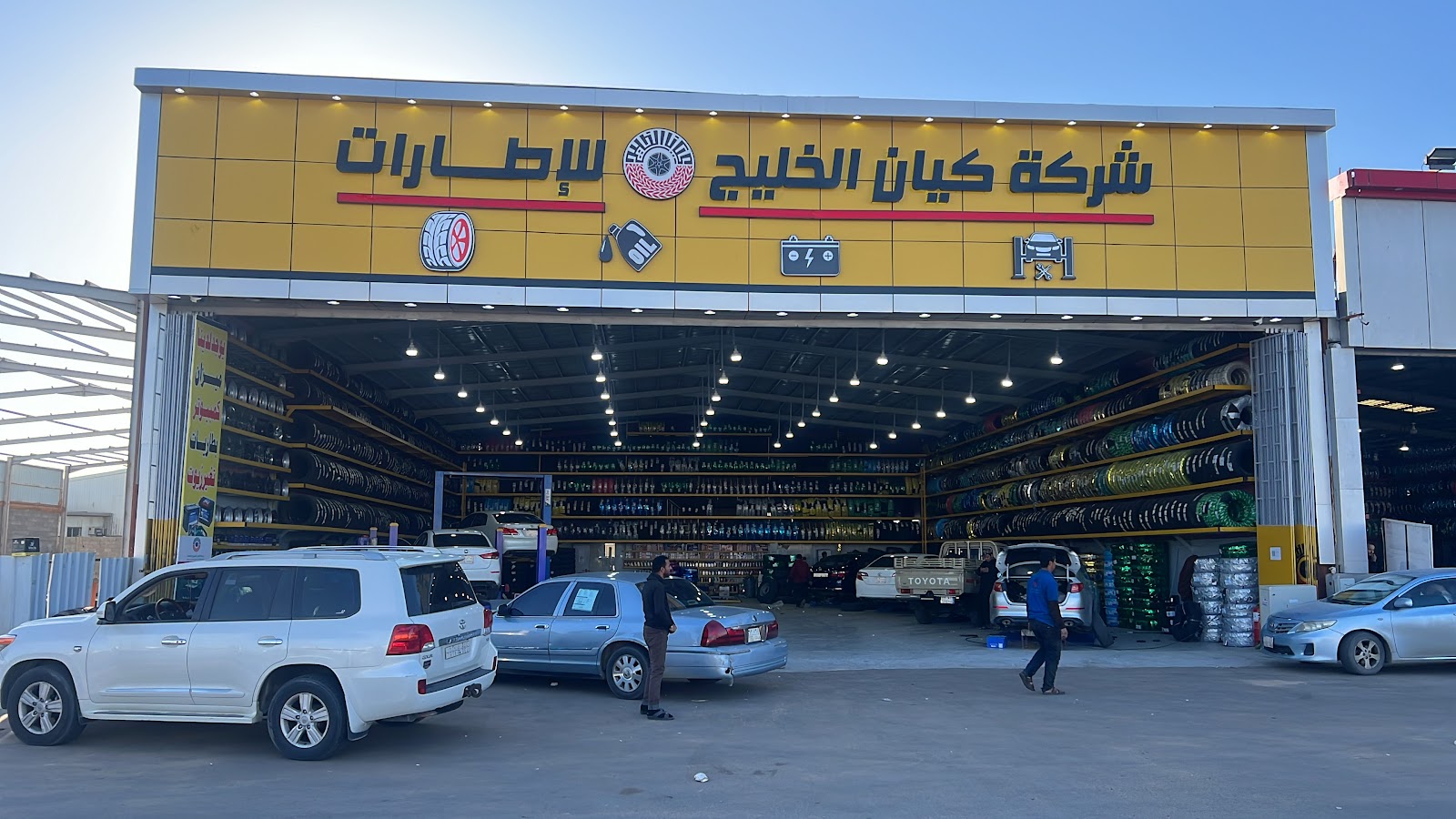 الإطار الذهبي بيرللي للإطارات والبطاريات خدمة متكاملة - صورة 2