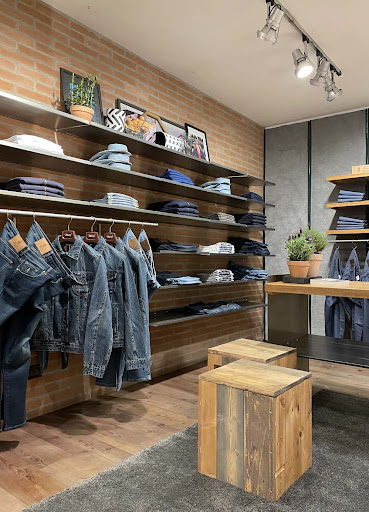 Tale Store - Visual