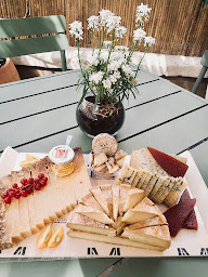 Photo n°4 de Maison Moga - Fromager & Caviste à L'Isle-sur-la-Sorgue (Caviste)