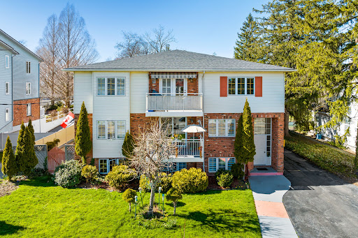 Debi Chewerda, Realtor at RE/MAX Niagara - Thumbnail