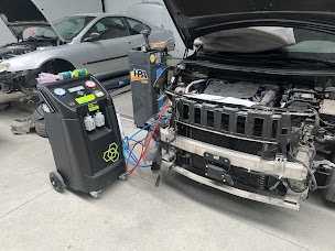 Photo n°4 de CARROSSERIE PEINTURE MENARD à Segré-en-Anjou Bleu (Vendeur de voitures d'occasion)