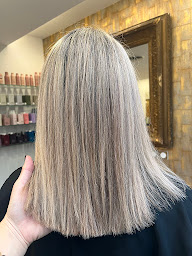 Photo n°16 de Madame, Monsieur MélissaTachoires à Le Vésinet (Salon de coiffure)