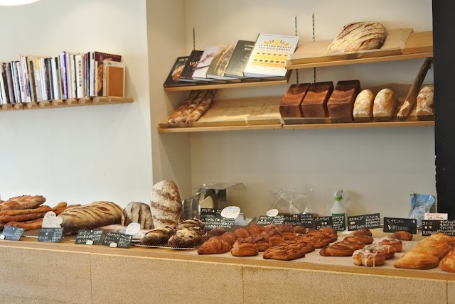The ROOTS neighborhood bakery （ザ・ルーツ・ネイバーフッド・ベーカリー）
