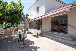 Photo n°5 de Camping Le Mas de Chavetourte à Saint-Alban-Auriolles (Pizzeria)