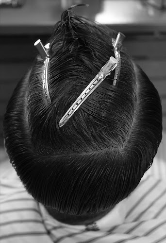 Zisis Hair Grooming & More - Κουρείο