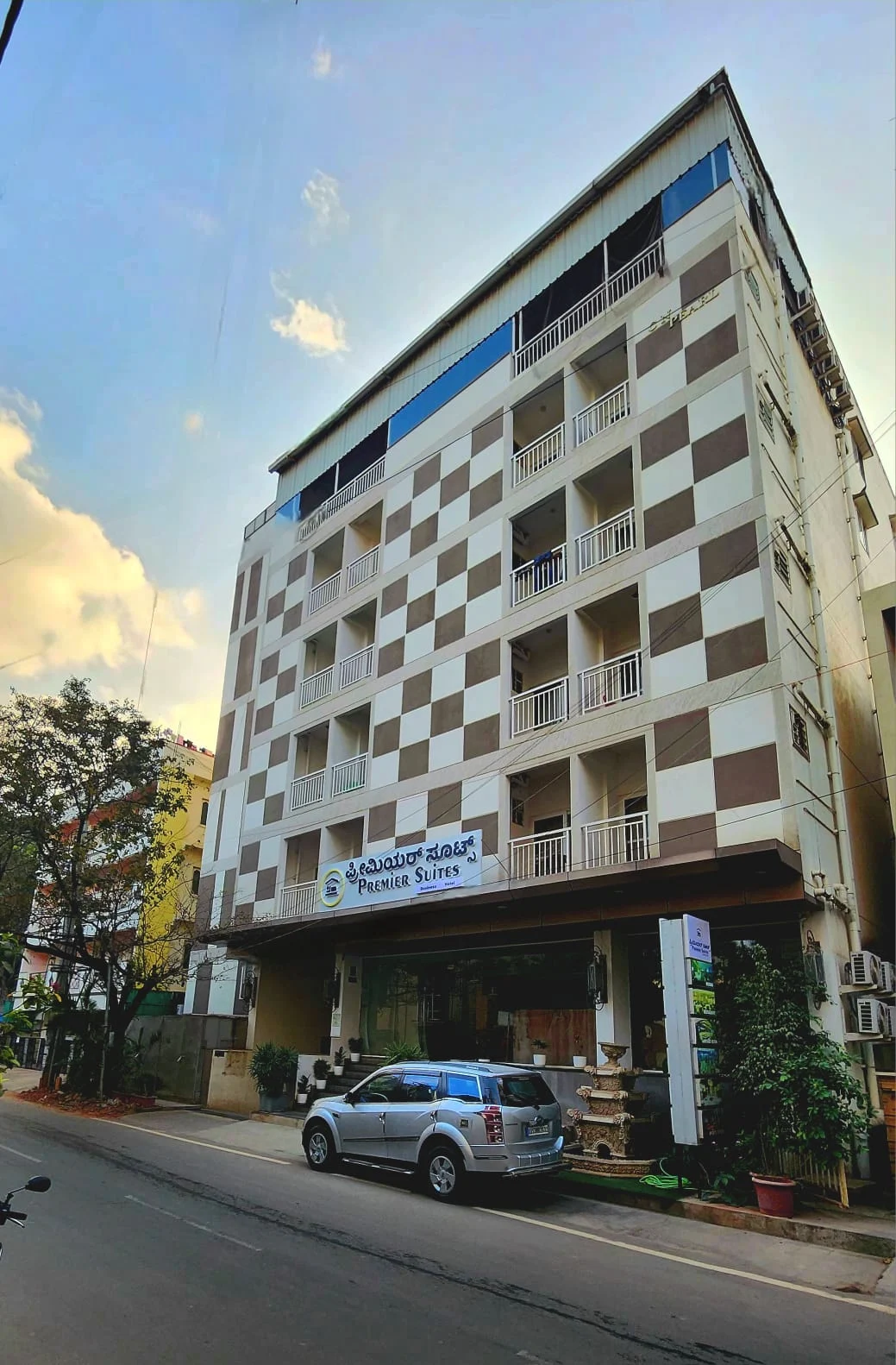 Premier Suites Business Hotel