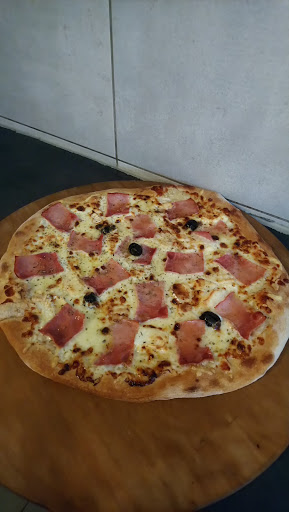 Photo 4 - Goku pizza