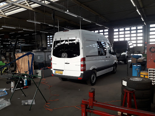 Van Mossel Mercedes-Benz Vans & Trucks (Bergschenhoek) - Thumbnail