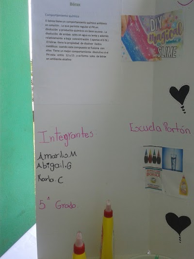 Photos of Port&oacute;n de Naranjo School