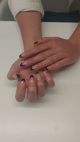 Turquoise Luxury Nail Care Ανοιχτές ώρες