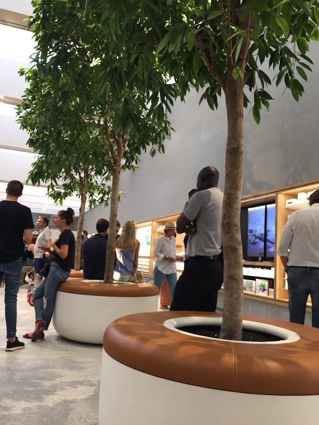 Apple Store Piazza del Liberty 1 Milano