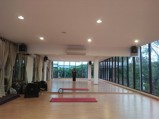 Anicca Indonesia Yoga Studio, Author: Ivone Yin