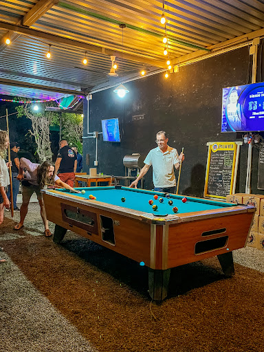 Pool & Wings - Thumbnail