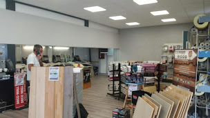 Photo n°10 de Espace Revêtements PYRÉNÉES PEINTURES à Lannemezan (Magasin de papiers peints)