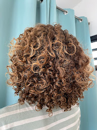 Photo n°23 de So Coiffure Esthétique à Saint-Paul (Salon de coiffure)