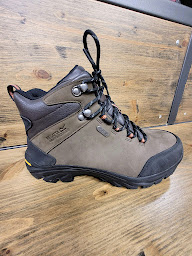 Photo n°5 de Troc Sport / Chalet1850 Outlet à Champagne-au-Mont-d'Or (Magasin d'articles de snowboard)