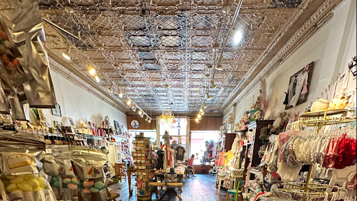 Local Lucy's - Visual