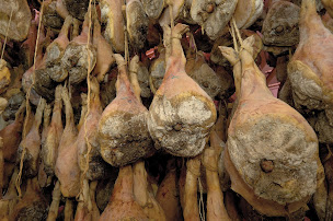 Photo n°2 de Séchoir à jambon Bonzom à Saillagouse (Charcuterie)