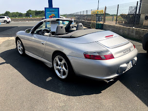Photo n°7 de A'Dom Automobiles / Spécialiste Porsche indépendant à Les Garennes sur Loire (Atelier de carrosserie automobile)