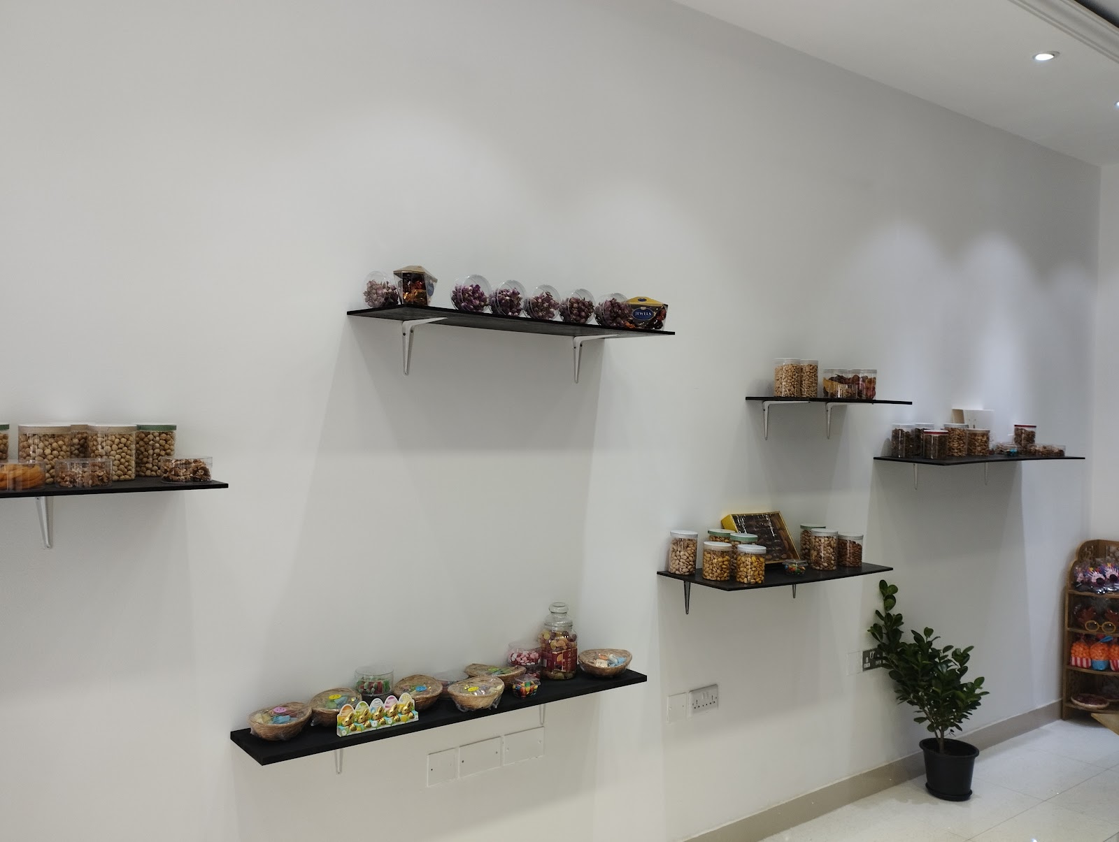 Venere Nuts Barsha Heights - صورة 3