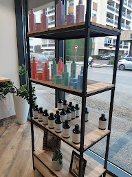 Photo n°11 de AU SALON centre commercial carrefour market entree rue roger vaillant 01500 amberieu en bugey à Ambérieu-en-Bugey (Salon de coiffure)