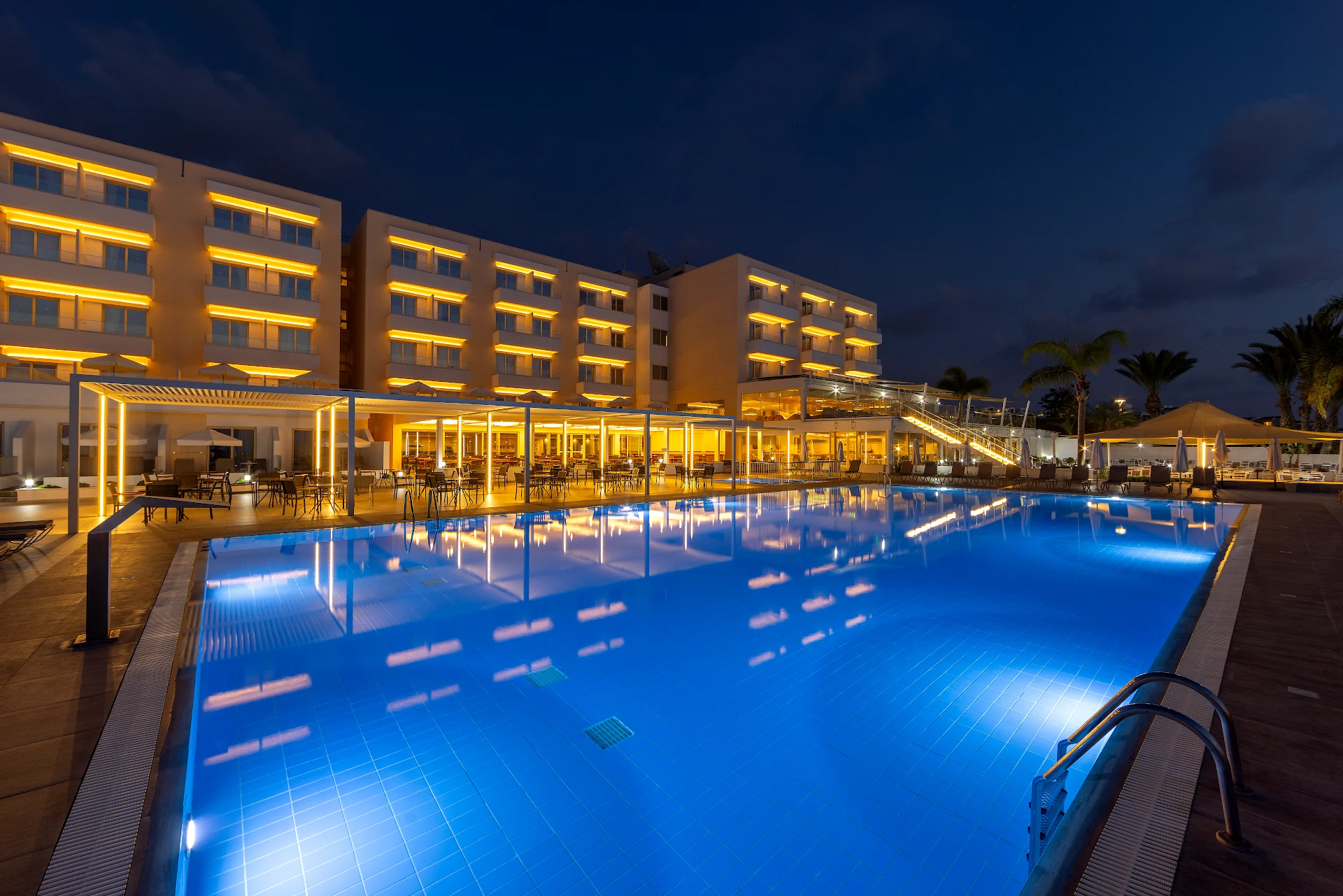 Queen's Bay Hotel