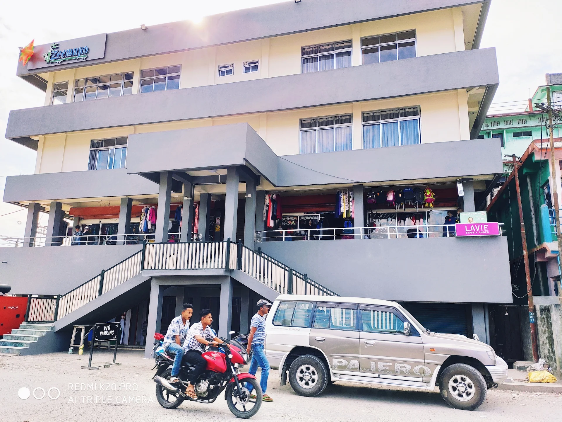 Zeemuko (Hotel & Restaurant)