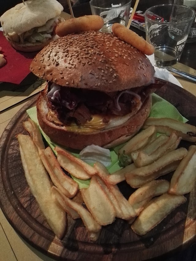 The Clover Irish Pub