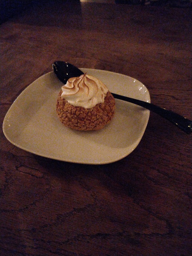 A LA MAISON épicerie fine lounge bar