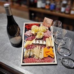 Photo n°7 de MA CAVE ALAMBIC Caviste - Epicerie Fine à Lécousse (Cave à vins)