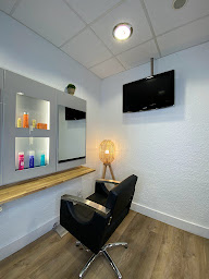 Photo n°1 de Kmstudiofamily à Fougères (Salon de coiffure)